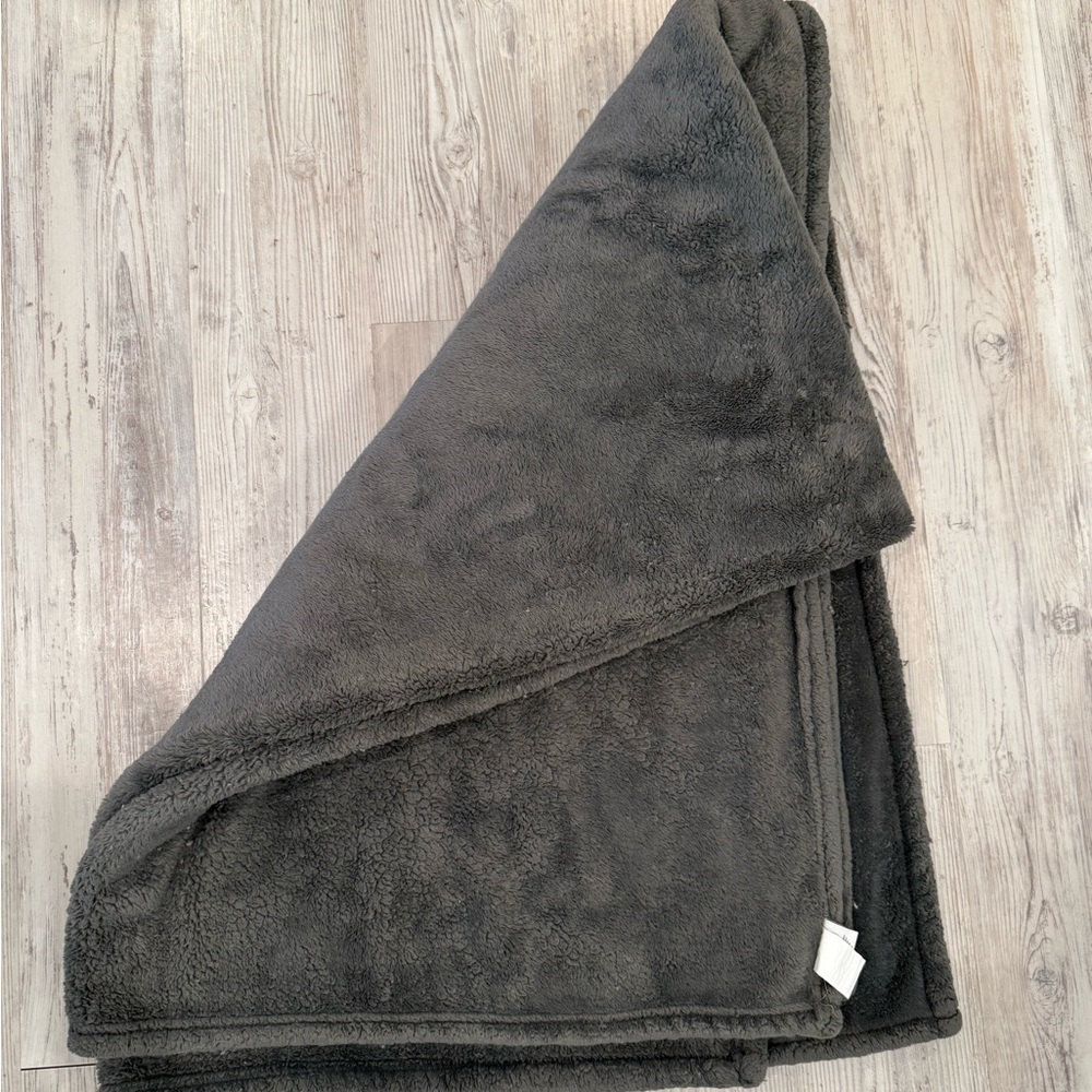 Cozy Gray Fleece Blanket